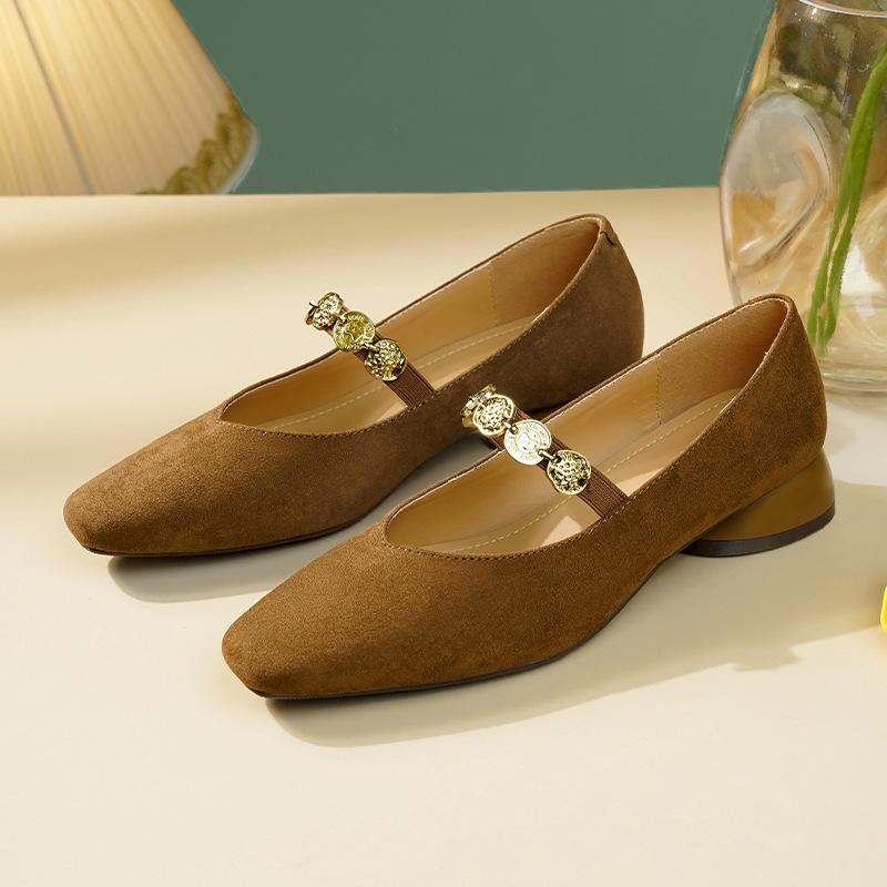 

Ретро квадратный носок, пряжка с одним словом, туфли Мэри Джейн, женские весенне-осенние туфли-лодочки на низком каблуке с золотой монетой, туфли для вождения 40 темно-коричневого