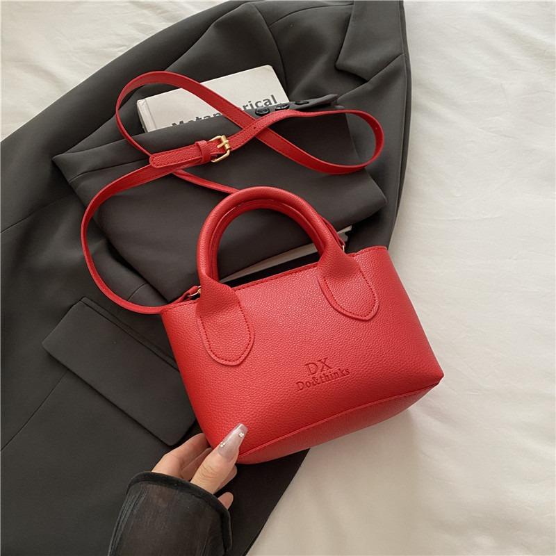 

Летняя новая личность тренд маленькая квадратная сумка мода кэжуал простая женская нишевая сумка через плечо