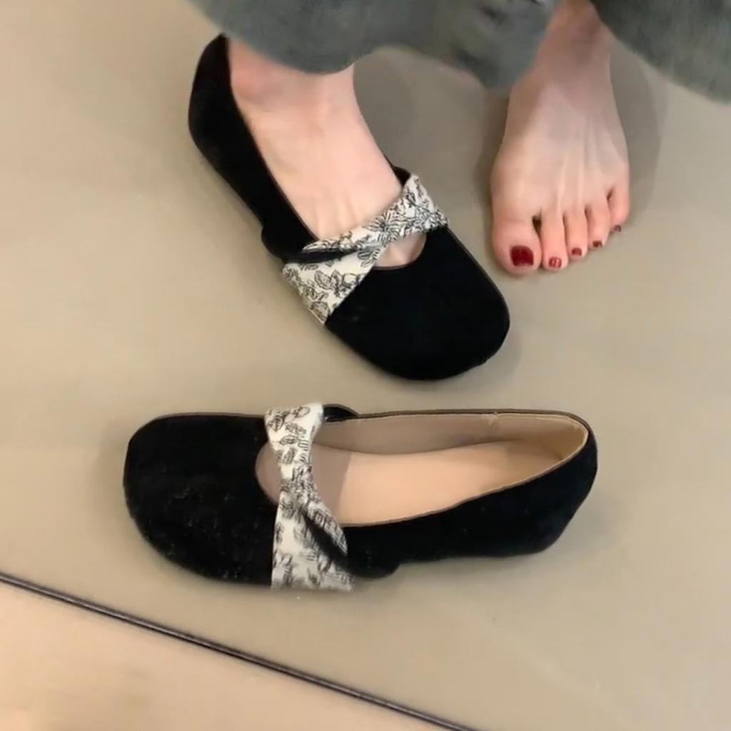 Sheepskin version~ New Chinese shallow mouth round head ballet shoes for women with one foot flat bottom inner height increase versatile retro si