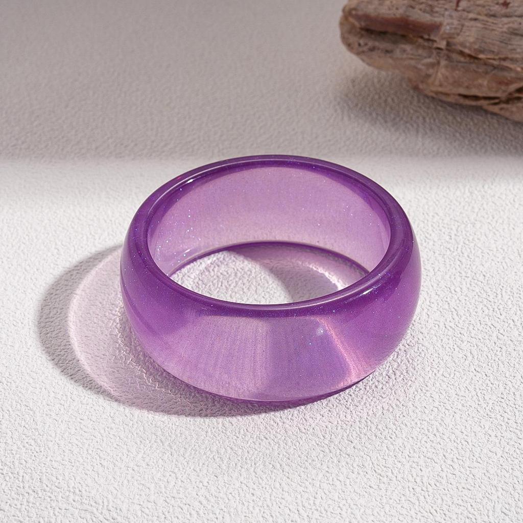 Unique Retro Resin Bracelet: Personalized Fashion Jewelry for Women