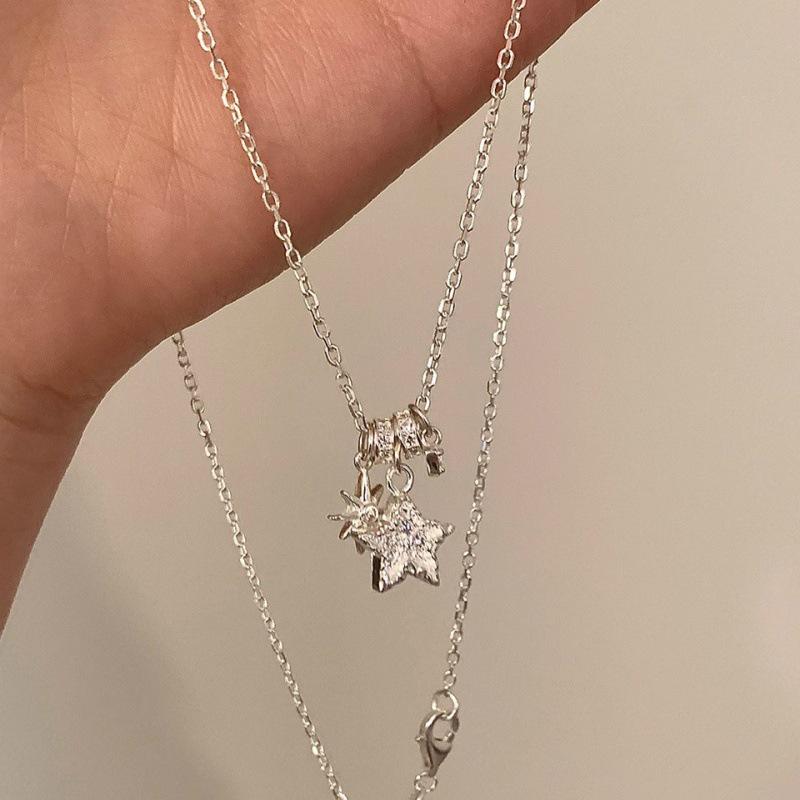 Elegant Star Pendant Necklace: High-End, Versatile Clavicle Chain