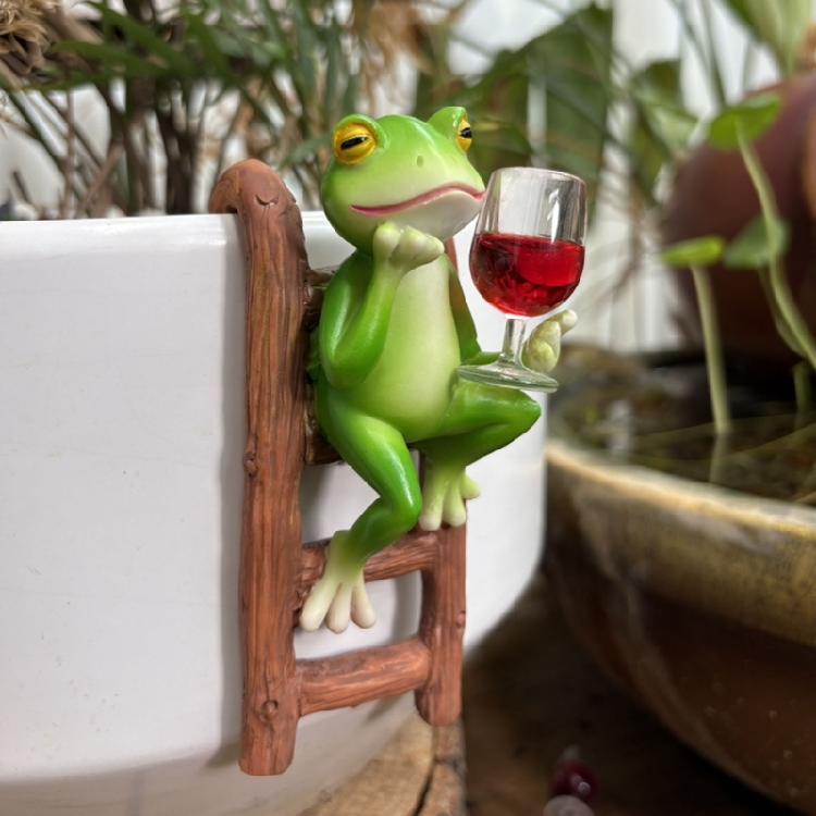 Artistic Resin Frogs On Ladder Wall Hanging Ornaments Weather Resistant Balcony Terraces Decoration