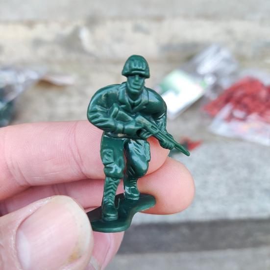 100Pcs Soldier Model Kit Play Sandtray Warrior Doll Fighting Scene Plastic Static Model Ornament Soldier People Military Model Children
