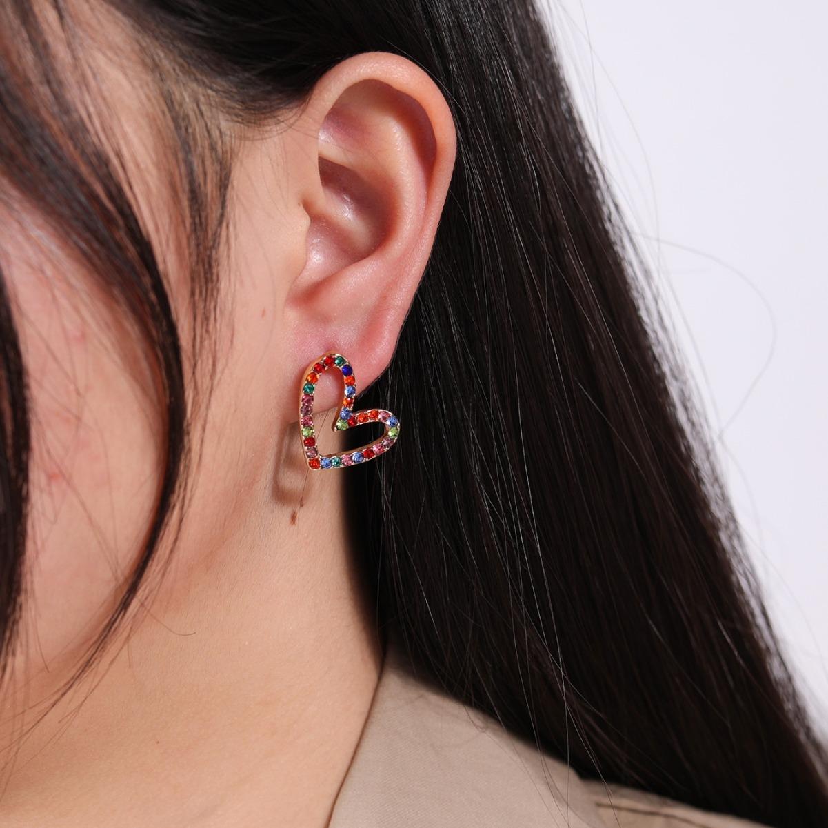 

Hip-hop Style Inlaid Colorful Diamond Earring Set Niche Hollow Heart Design Stud Earrings Jewelry DE2246-4