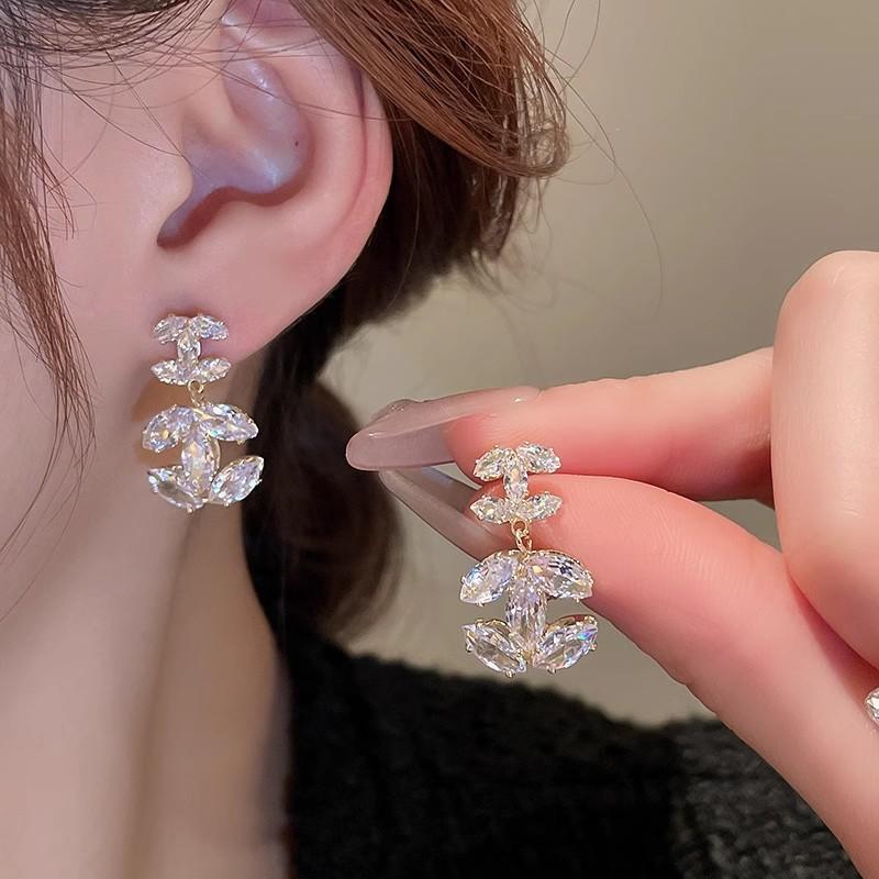 Elegant Sparkling Crystal Leaf Shaped Dangle Earrings Light Pink Enamel Round Drop Earrings For Women Daily Wear Jewelry