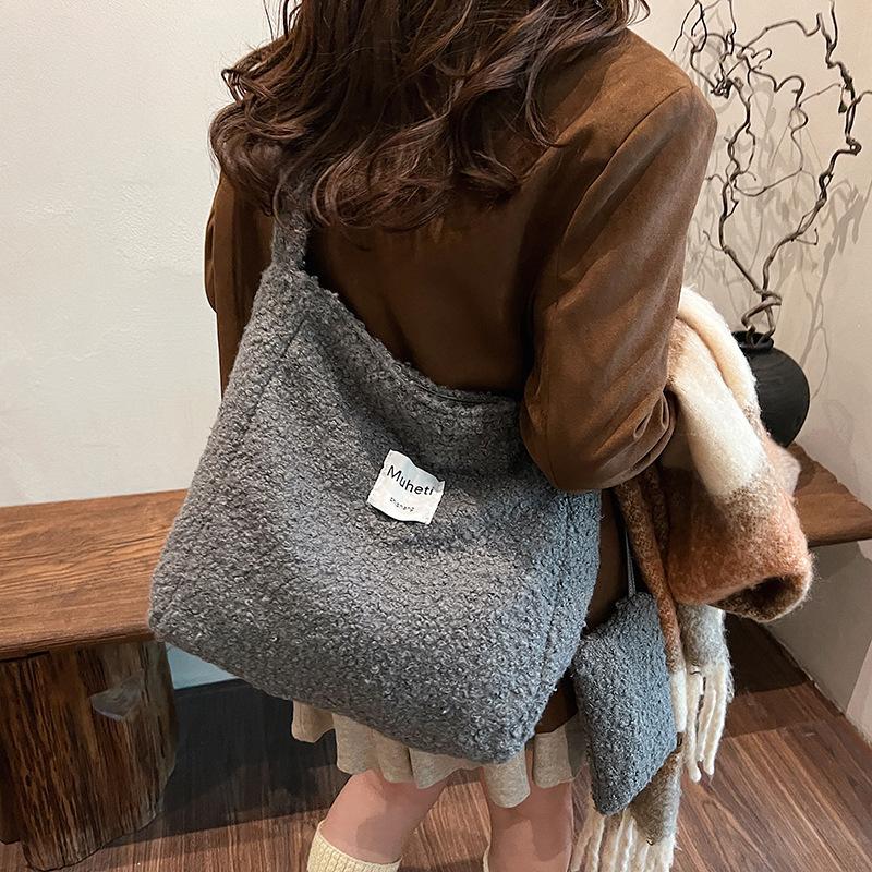 Plush Shopping Out of the Street Tote Bag Portable Shoulder Bag Women's New Birthday Gift Girls Fluffy Messenger Square Bag
