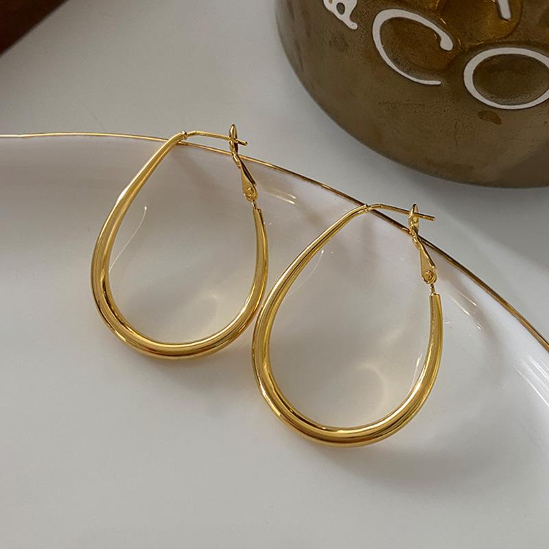 

U-образная металлическая буква Light Luxury Корейская версия Модная минималистская атмосфера High-End