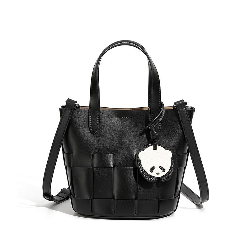 

Нишевая плетеная вручную кожаная сумка-корзина для овощей, женская новая универсальная модная дорожная сумка из коровьей кожи на плечо, сумка-мессенджер mouth 20 * bottom 15 * 11 * 16.5 чёрный