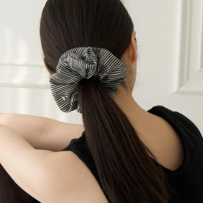 GOLD LINE STRIPE SCRUNCHIE
