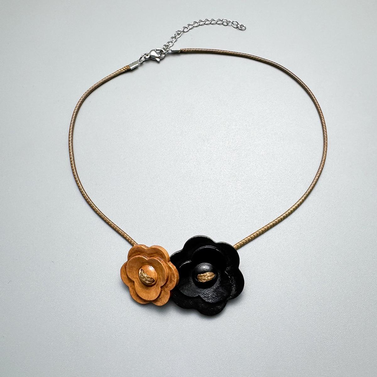 Винтажный деревянный цветочный чокер: Нишевое кожаное шнурковое ожерелье с дизайном цепочки на ключицы