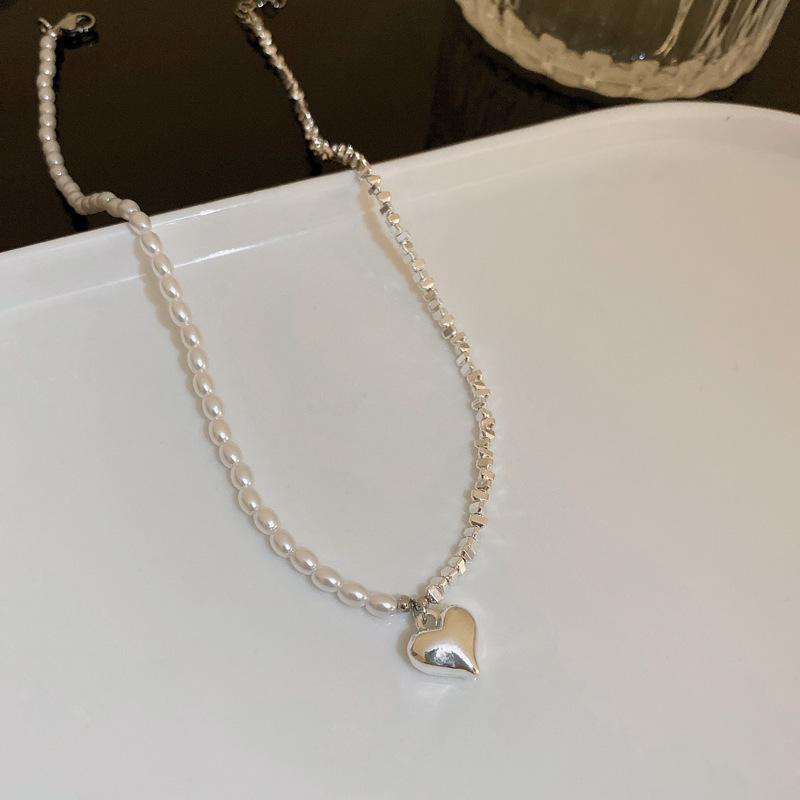 Light Luxury Temperament Pearl Artificial Broken Silver Love Necklace Fashion Niche Collarbone Chain Simple and Versatile Item Decoration
