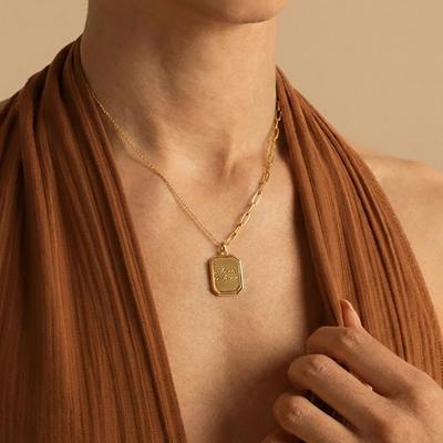 Choker stile francese: Collana con Ciondolo Lettera Quadrata 3D, Gioielli in Acciaio Inossidabile Placcato Oro 18K