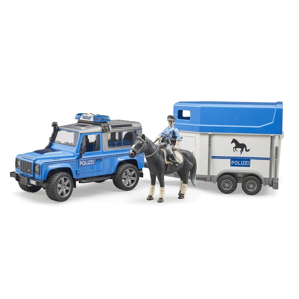 

BR02588 Land Rover Römorklu Polis Aracı & Memur ve Atı - Bruder