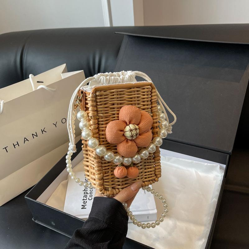 

Новая нишевая модная плетеная соломенная сумка с жемчугом, трендовая женская сумка через плечо коричневый