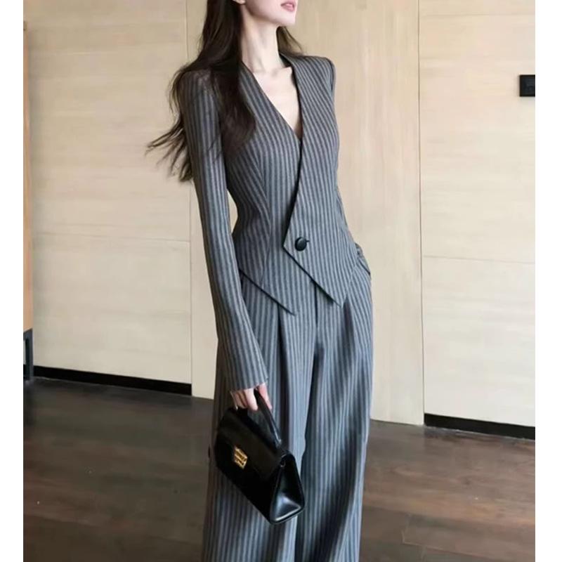 

Elegant Gray Striped V-Neck Suit with Wide-Leg Pants for Mature Women Medium