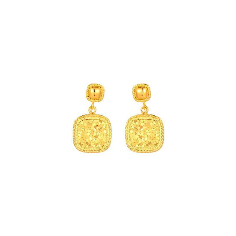 Luxurious Sand Gold Crushed Ice Cube Stud Earrings for Women - Exquisite, Fashionable Ear Jewelry