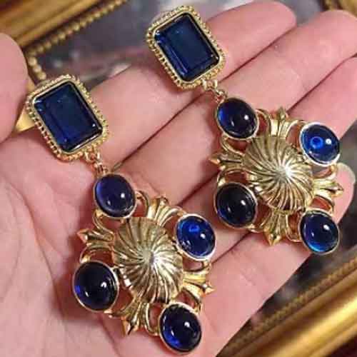 Elegant Women Men Fashion Classic Crystal Pendant Earrings For Women Girls Vintage Palace Style Gorgeous Ear Rings Jewelry