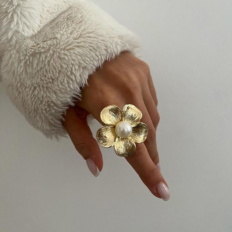 Rings, Electroplated Pearl Jewelry, Alloy Flower Jewelry, Niche High-end Light Luxury Rings, Women's Accessories
