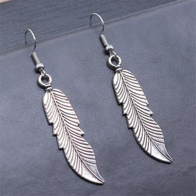 Fashion Vintage Silver Color Feather Pendant Dangle Earrings for Women Simple Design Feather Jewelry Gifts