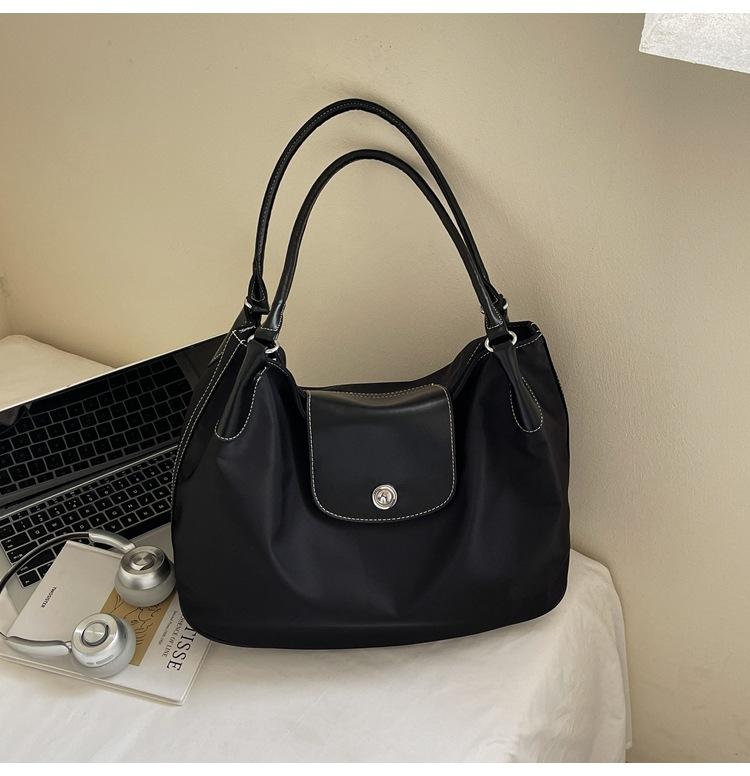 Повседневная сумка большой вместимости Женская новая сумка-тоут с комбинированным дизайном Нейлоновая сумка на плечо Холщовая сумка-тоут большой вместимости чёрный