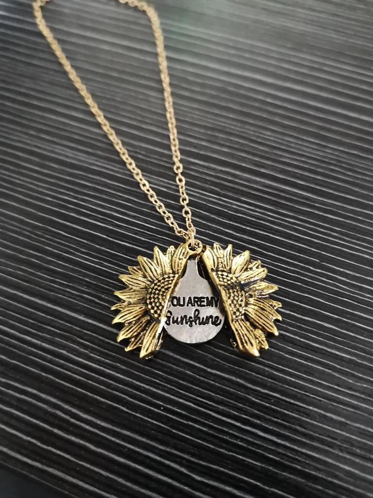 European-American Sunflower Pendant Necklace: Couple's Floral Alloy Jewelry Fantasy Gift