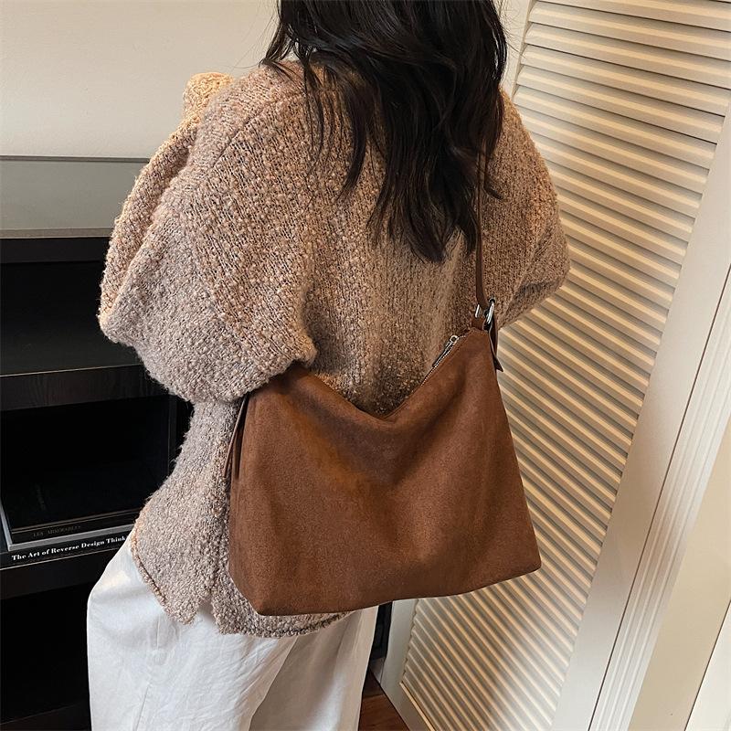 Large capacity underarm bag women's 2025 new fashion retro commuter suede shoulder bag casual tote bag