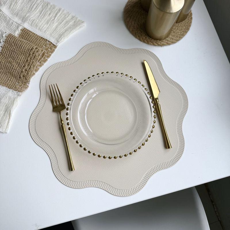 Imitation Leather Embossed Placemat: Waterproof, Oilproof, Heat-Resistant - Christmas Red & Green Floral Design