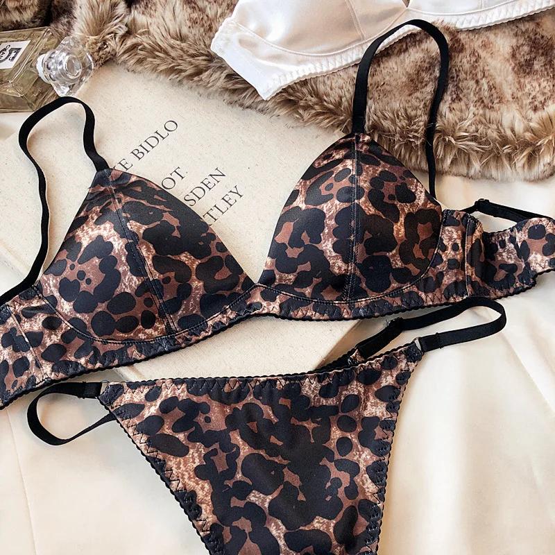 Set intimo estivo da donna, reggiseno senza ferretto con coppa triangolare in seta sexy, bralette francese, reggiseno e perizoma senza cuciture