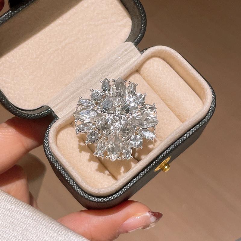 Womens Flower Jewelry Ring With Crystals And Light Luxury Touch