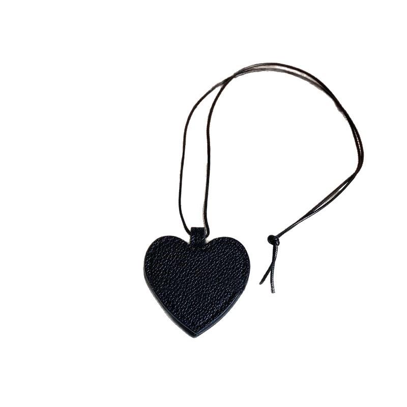 Heart-Shaped Magnetic Glasses Clip Necklace for Women – Multi-functional & Convenient Outdoor Sunglasses Holder and Storage Accessory.
