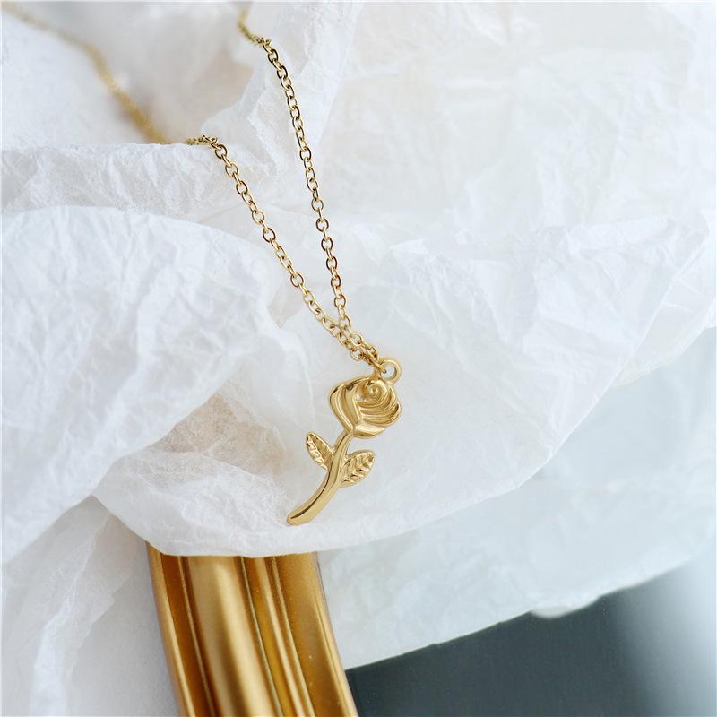 Elegant 3D Rose Necklace - The Little Prince Collection, Titanium Steel, 18K Gold-Plated for Long-Lasting Shine золотой