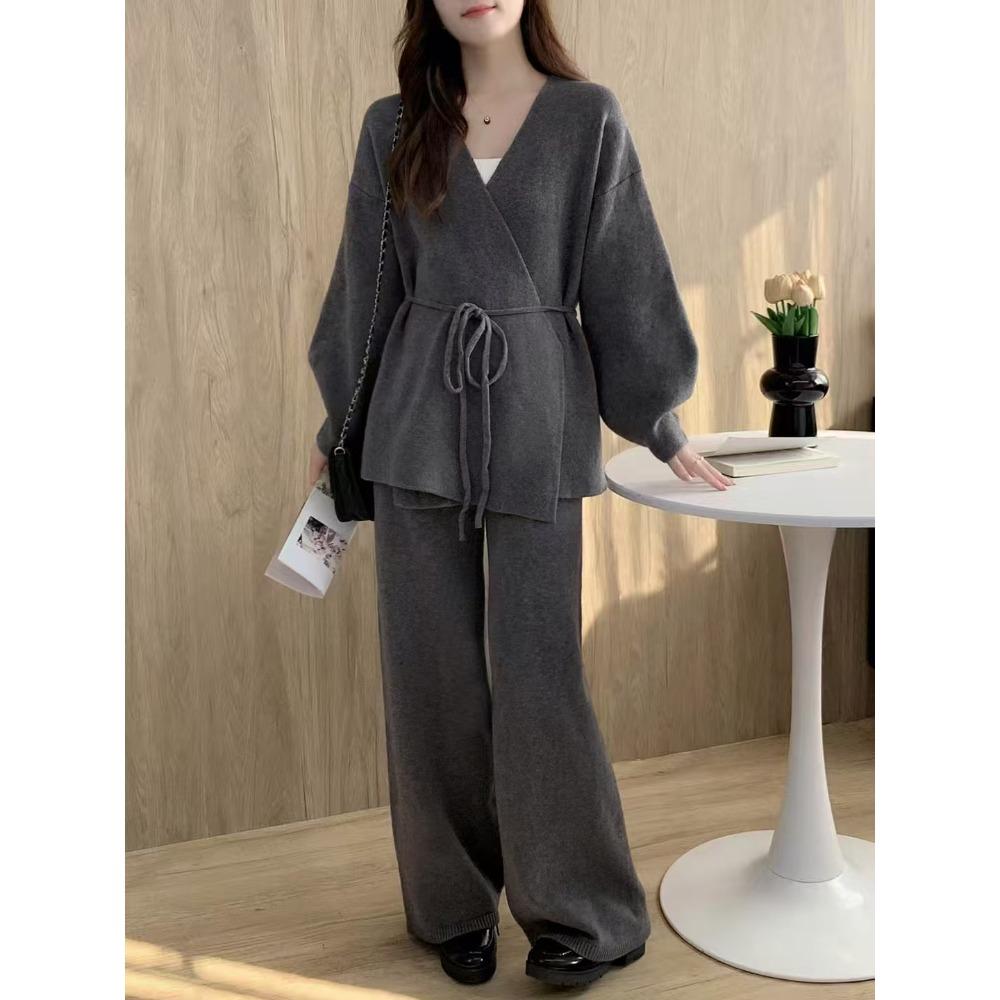 

Новый модный осенне-зимний вязаный костюм в стиле кэжуал для женщин, включающий ретро вязаный кардиган и брюки широкого кроя. One Size серый