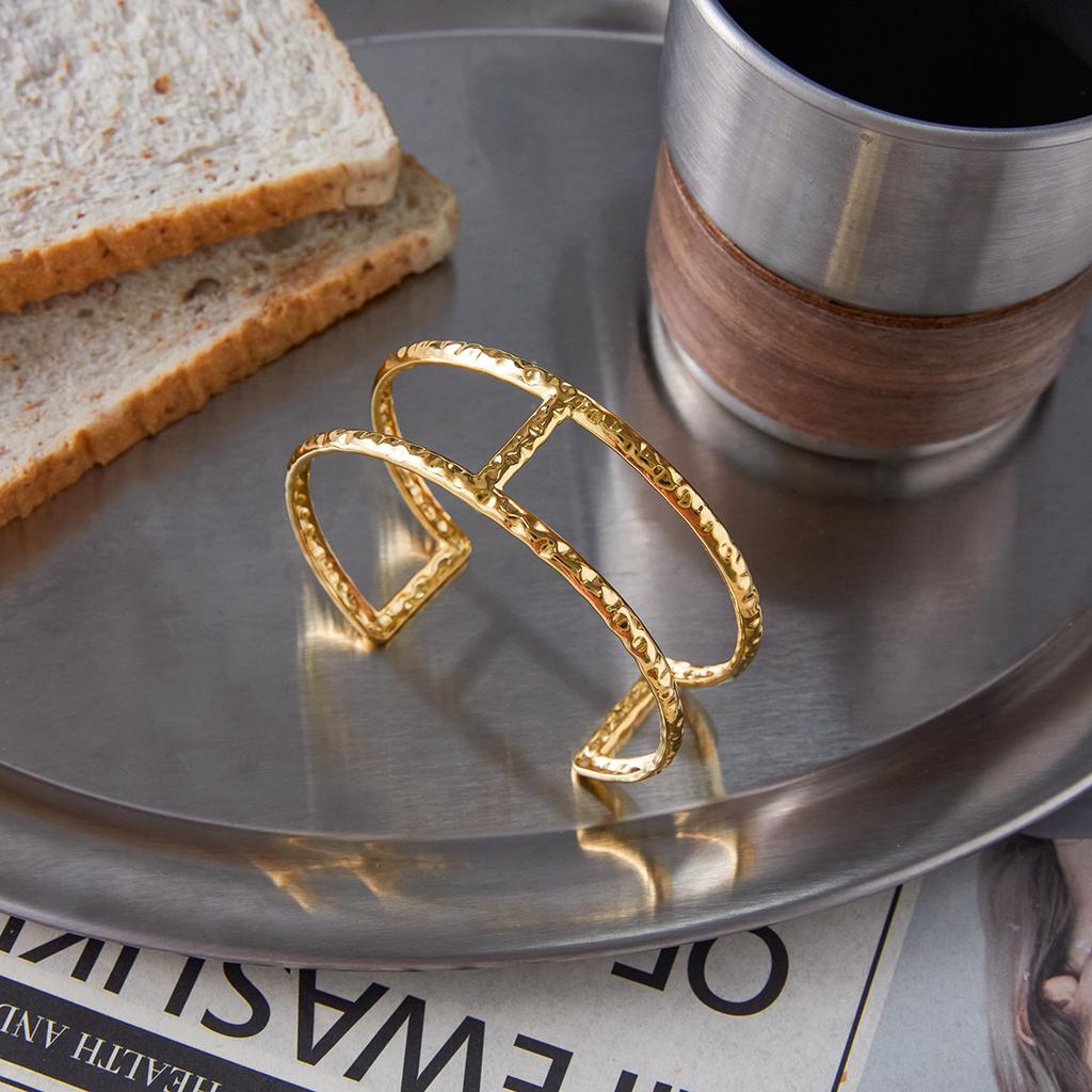 European and American titanium steel hammer pattern double-layer open bracelet does not fade stainless steel hand