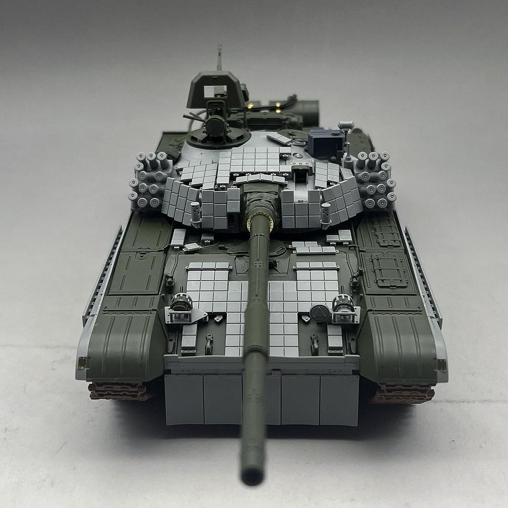 Amusing Hobby Scale Polish Main Battle Tank Tofaldi Plastic Model Kit AMH35A069 1/35 PT-91 (Tank)