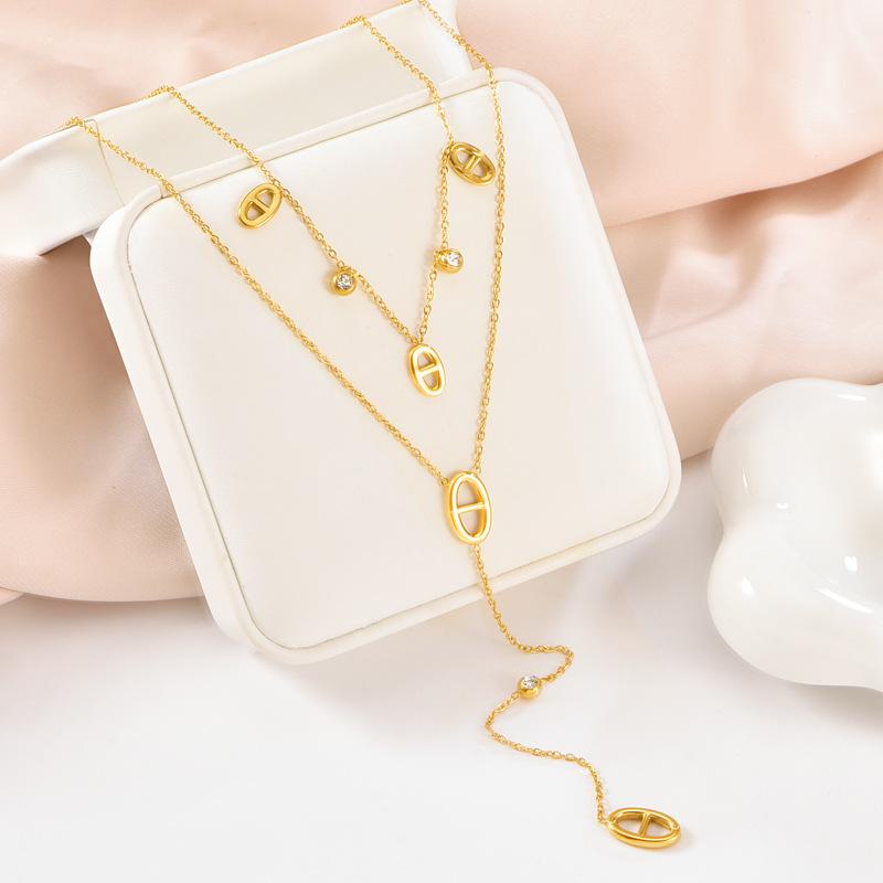 Women s Sporty Chic Sweater Chain Pig-Nose Necklace