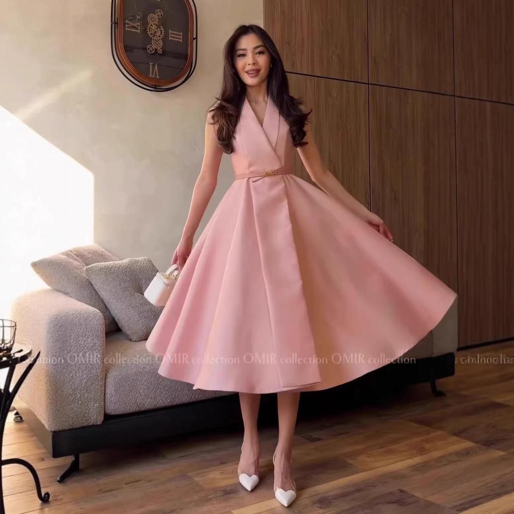 2026 Spring Women's Solid Color Sleeveless Lapel Dress - Slimming, Elegant, and Waist-cinching with a Flared Hem