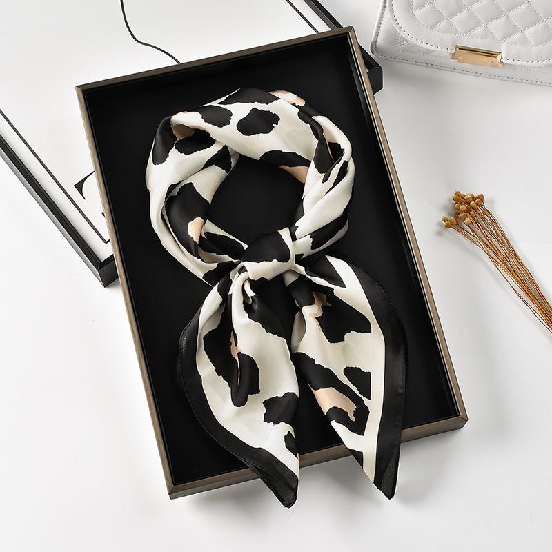 Retro Leopard Square Scarf Print Silk Scarf For Women Imitation Silk Fashion Versatile Headwear Bag Accessories Clothing 70*70cm