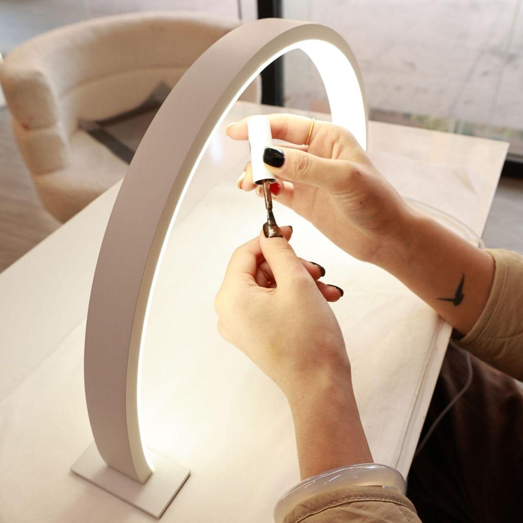 Super Bright LED Beauty Salon Desk Lamp with Eye Protection and Manicure Light