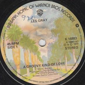 

7-дюймовая пластинка ЛЕС ГРЕЙ - A Groovy Kind Of Love K16883 Warner Bros. Ре 1977 Великобритания Поп Б/У