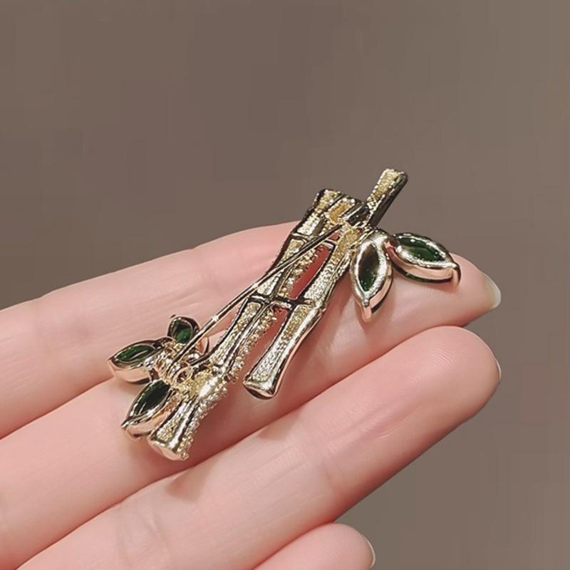 Elegant Hand-Painted Bamboo Brooch: Green Crystal Cheongsam Pin
