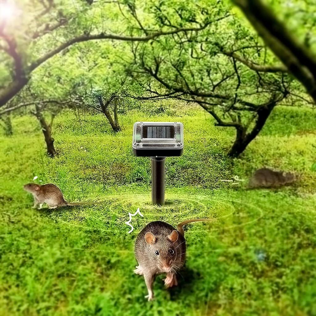 Square Solar Powered Ultrasonic Snake Rodent Repellent Electronic Tool Pest