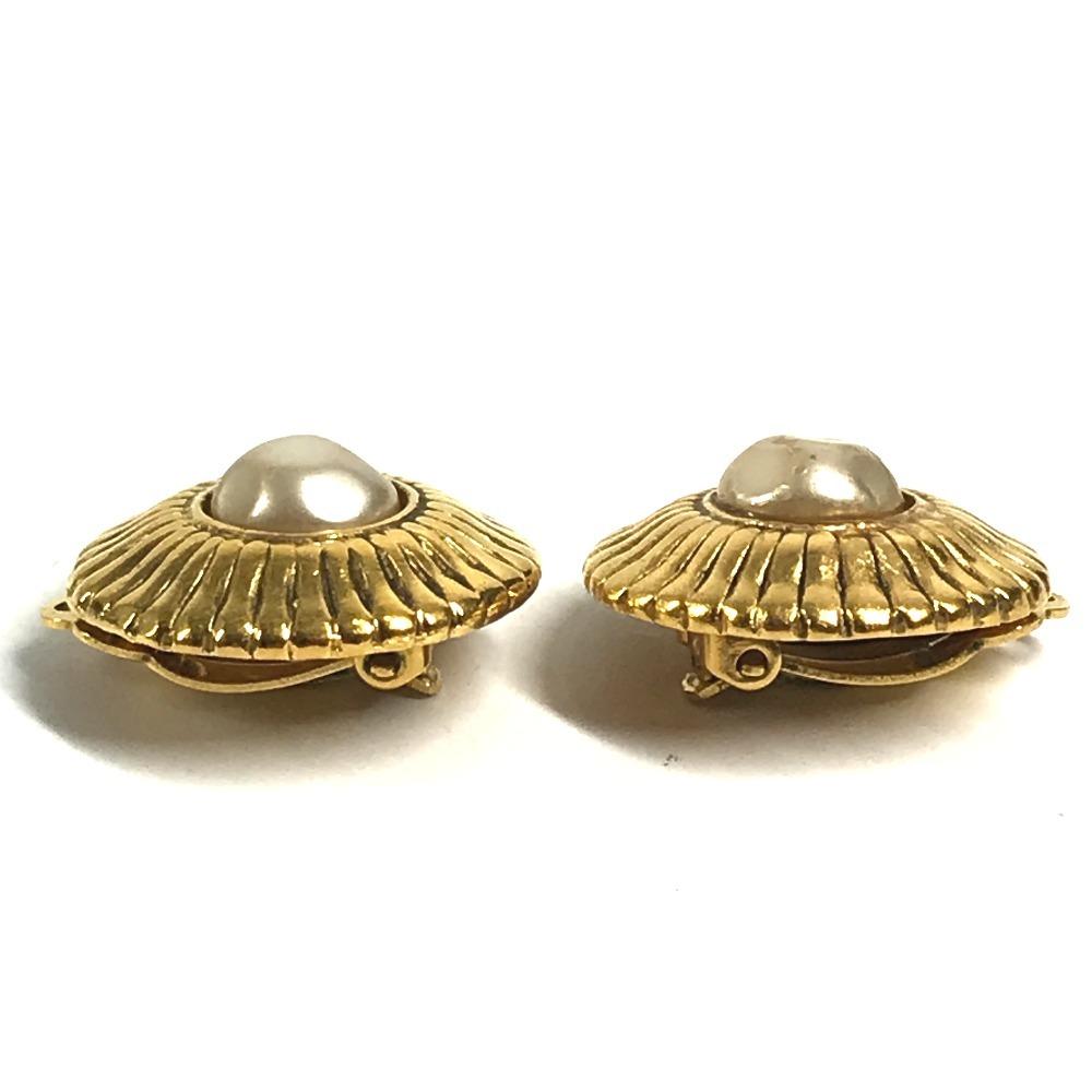 CHANEL vintage Faux pearl Accessory Jewelry Earrings Metal Gold