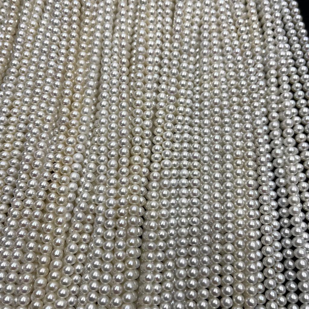 1 šňůra, Bílé přírodní sladkovodní perly, Ručně vyráběné kulaté perlové korálky pro výrobu šperků DIY řemesla (Korálky 5-6 mm, Délka 36 cm)