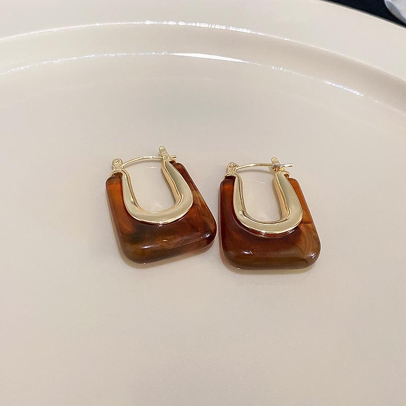 

Ретро серьги в гонконгском стиле U-образной формы французский минимализм: Универсальный и элегантный женский аксессуар