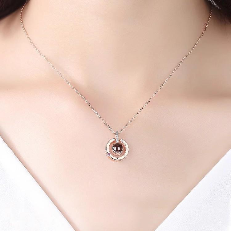 Elegante mehrsprachige Projektionskette 'Ich liebe dich' - Modische, anlaufbeständige Schlüsselbeinkette