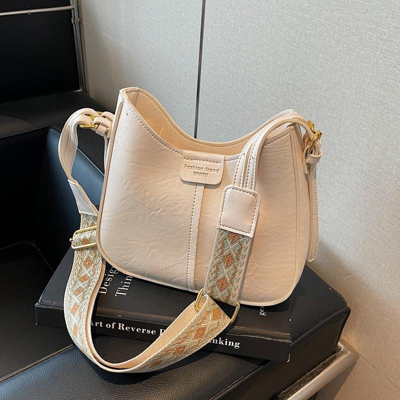 Autumn and winter new niche women's bags bucket bags fashionable and simple shoulder broadband messenger bags underarm bags