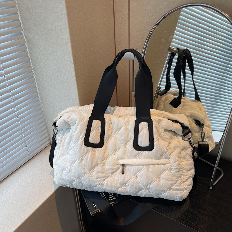 High Appearance Level, Simple and Fashionable, Large-capacity Quilted Sports and Fitness Bag, Casual and Trendy Handbag