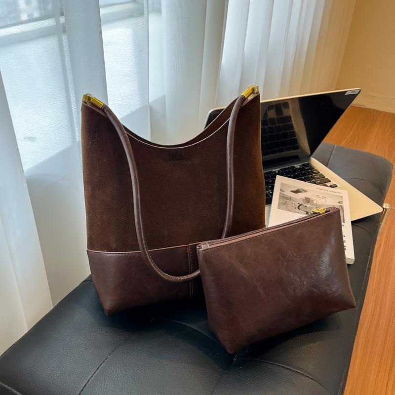 Einfache Nische Wildleder Achseltasche Damen Frühherbst vielseitig retro matt Pendler Schulter Umhängetasche