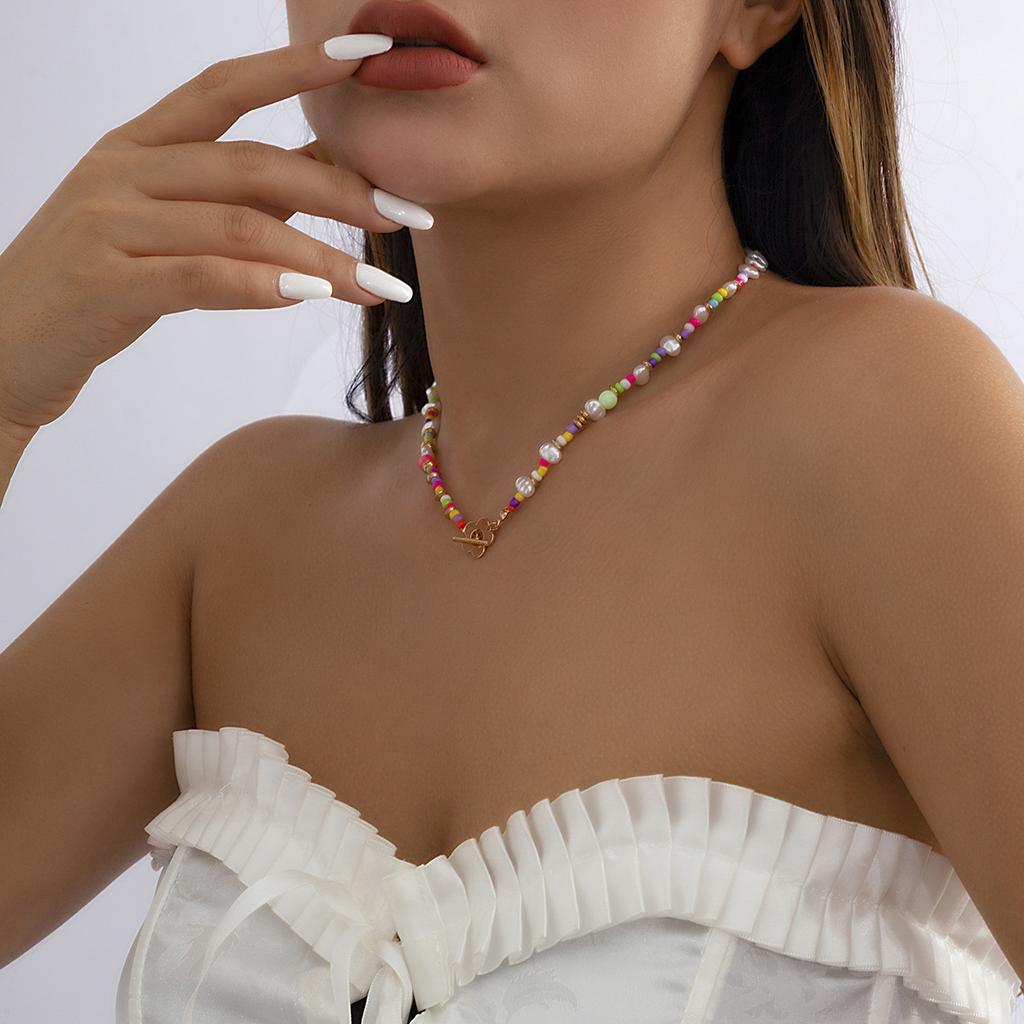 Accessories, Simple Single-layer Pattern OT Buckle Necklace, Contrasting Color Splicing Beaded Rice Bead Collarbone Necklace for Women