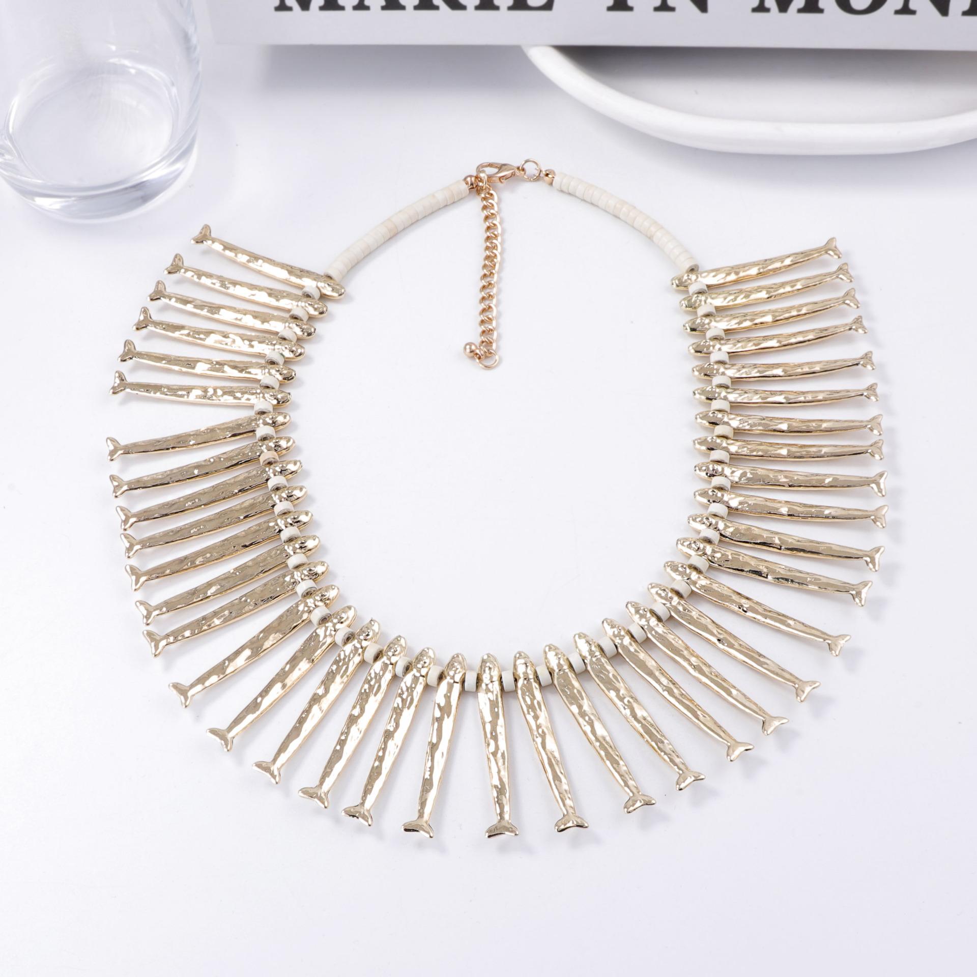 

Exaggerated retro gold animal long fish pendant short necklace collarbone chain European and American punk girl